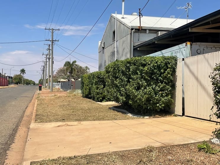 Click to view all images 117 Trainor St Mount Isa QLD 4825 - Image 2