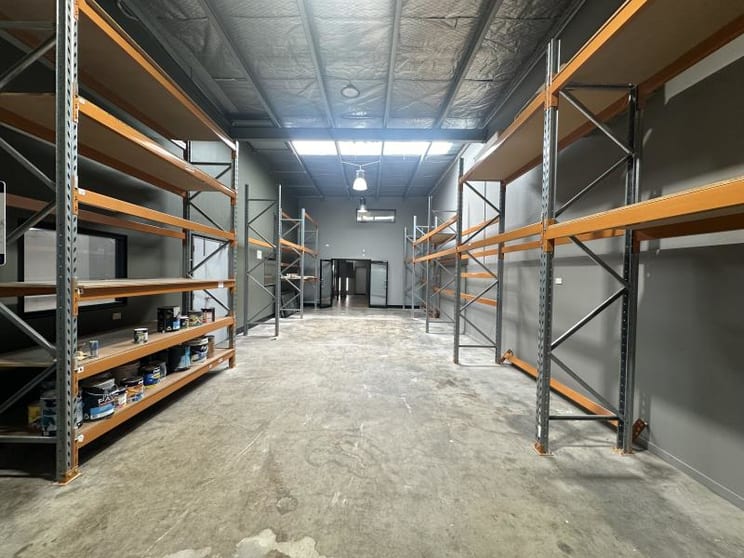 Click to view all images Unit 2/40 Kembla Street Fyshwick ACT 2609 - Image 3