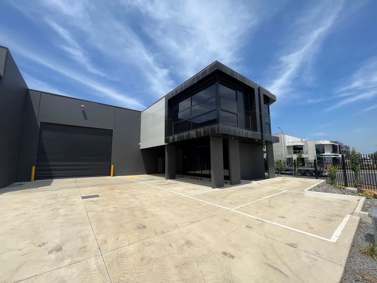 Click to view all images 181 Radnor Drive Deer Park VIC 3023 - Image 3
