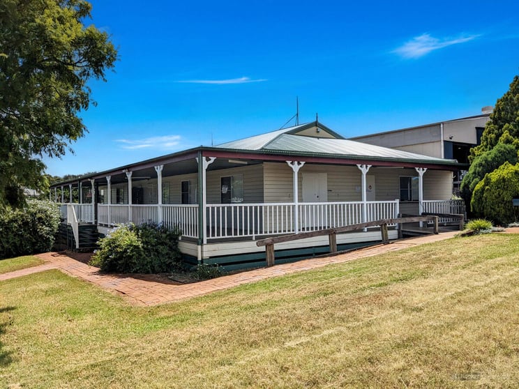 Click to view all images 17 Freighter Avenue Wilsonton QLD 4350 - Image 1