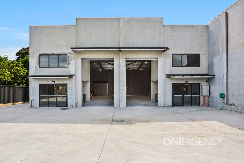 Click to view all images 1 & 2/33 Hamilton Street Dapto NSW 2530 - Image 2
