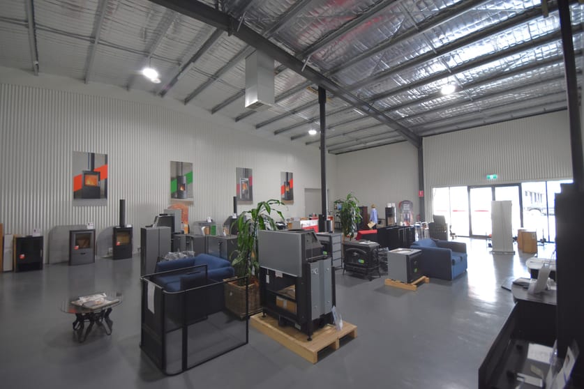 Click to view all images 2/7 McKoy Street Wodonga VIC 3690 - Image 2