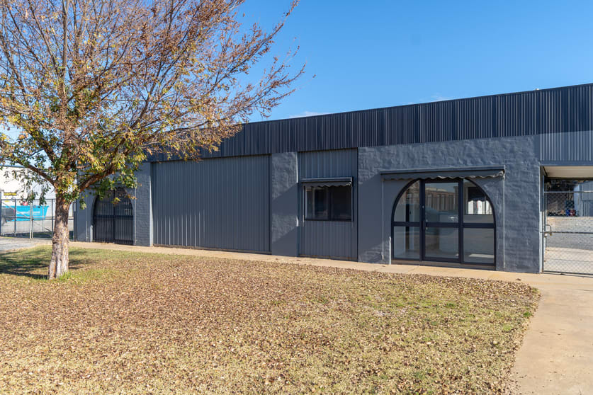 Click to view all images 16 Lawson Street Wagga Wagga NSW 2650 - Image 1