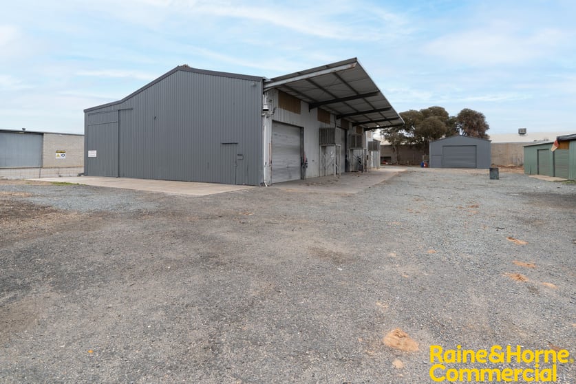 Click to view all images 16 Lawson Street Wagga Wagga NSW 2650 - Image 3