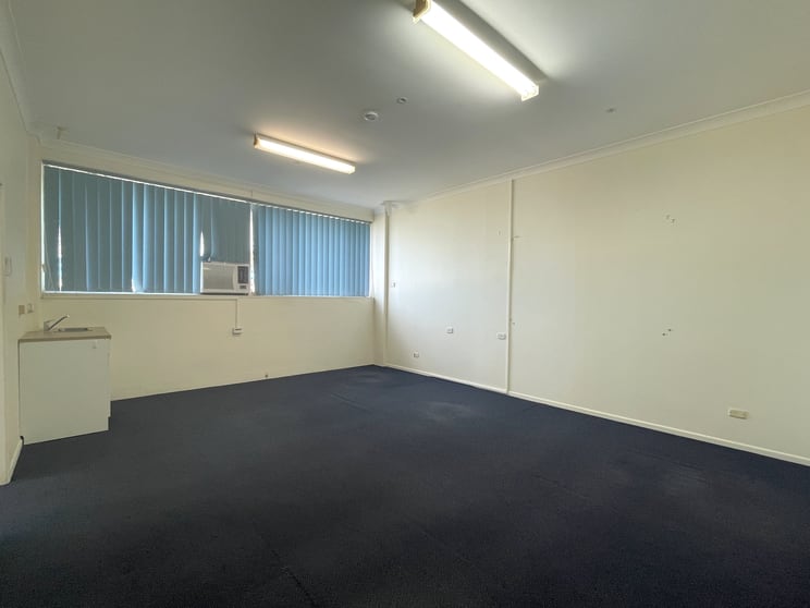 Click to view all images Welsby Parade Bongaree QLD 4507 - Image 2