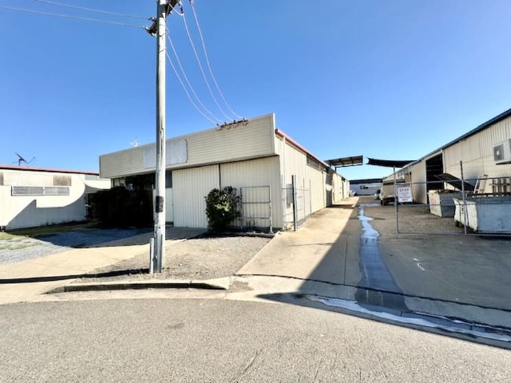 Click to view all images Unit 2/26 Punari Street Currajong QLD 4812 - Image 1
