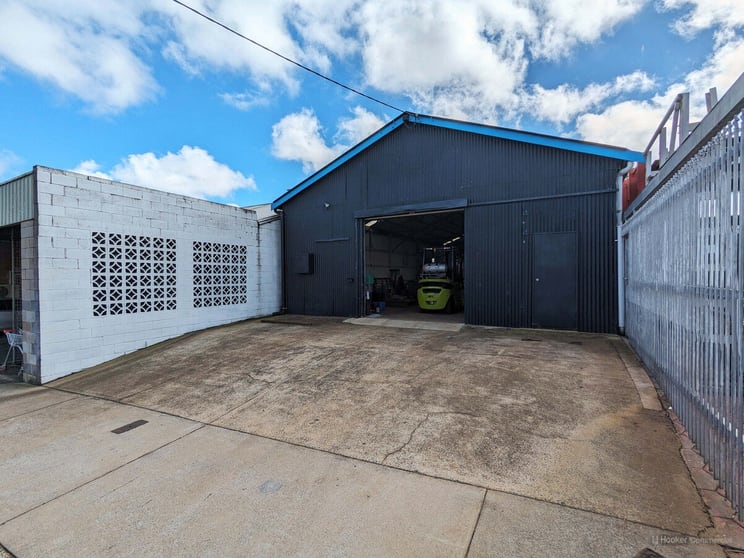 Click to view all images C/13-15 Anthony Street Toowoomba City QLD 4350 - Image 1