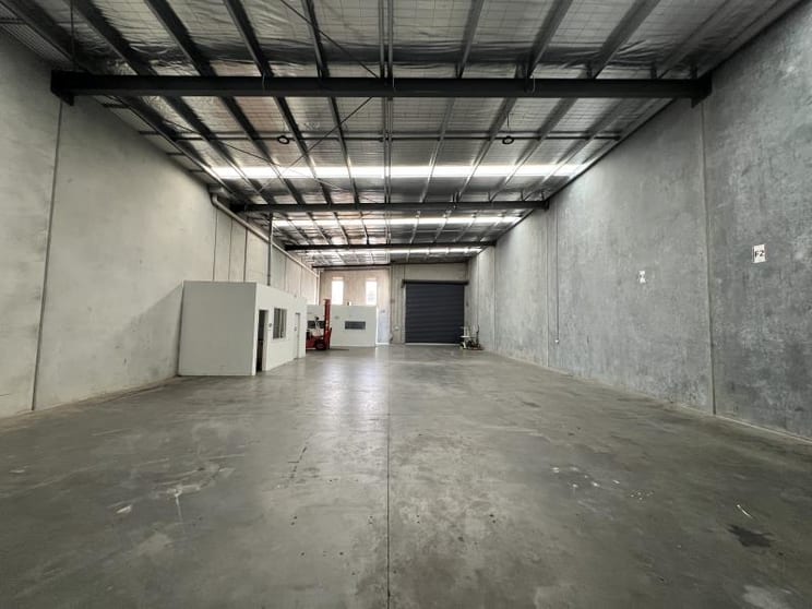 Click to view all images 12, 34-36 Aberdeen Road Altona VIC 3018 - Image 2