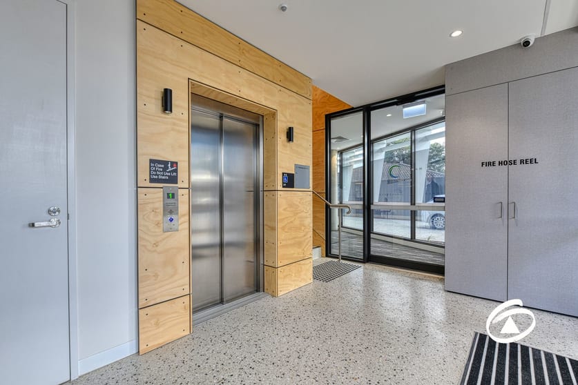 Click to view all images 25 Main Street Pakenham VIC 3810 - Image 2