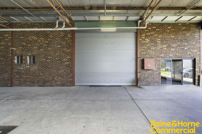 Click to view all images 1/3-5 Nesbit Street Wagga Wagga NSW 2650 - Image 2