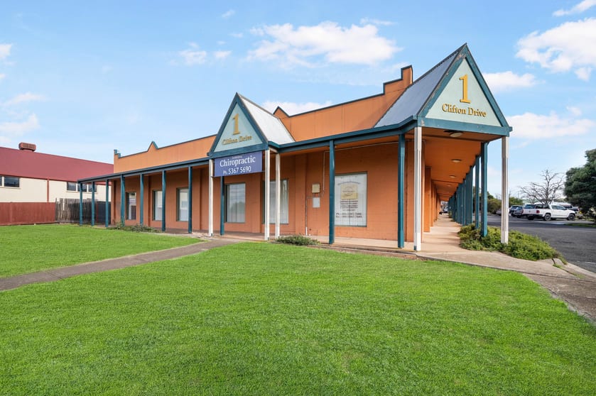 Click to view all images 3/1 Clifton Drive Bacchus Marsh VIC 3340 - Image 1