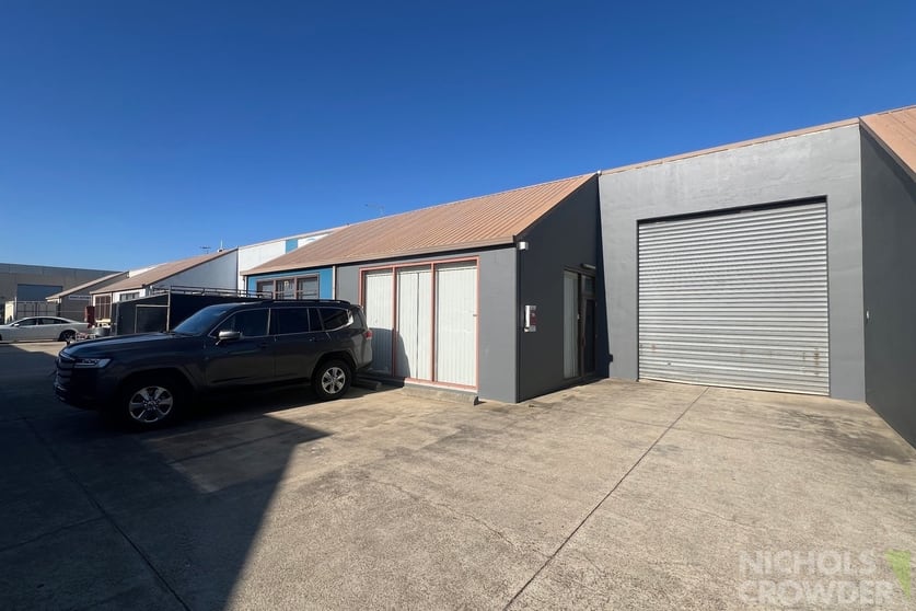Click to view all images 2/4 Stephenson Road Seaford VIC 3198 - Image 1