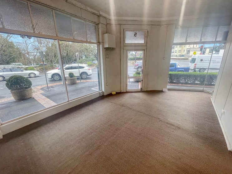 Click to view all images 4 & 5 Station Street Wentworth Falls NSW 2782 - Image 3