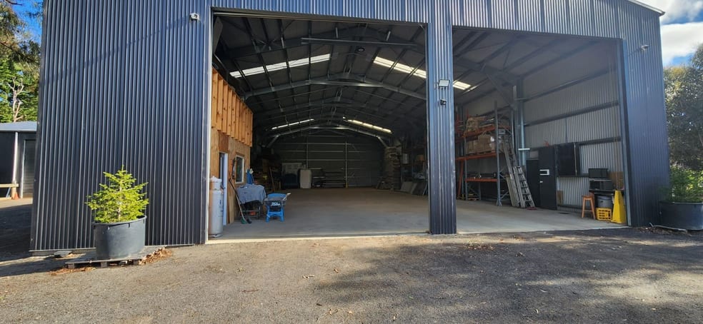 Click to view all images 1076 Horseshoe Bend Road Torquay VIC 3228 - Image 2