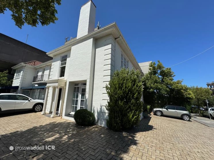 Click to view all images 2A / 14 Wallace Avenue Toorak VIC 3142 - Image 2
