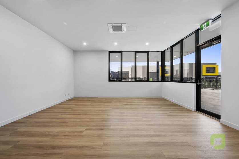 Click to view all images 28 Robbins Circuit Williamstown North VIC 3016 - Image 3