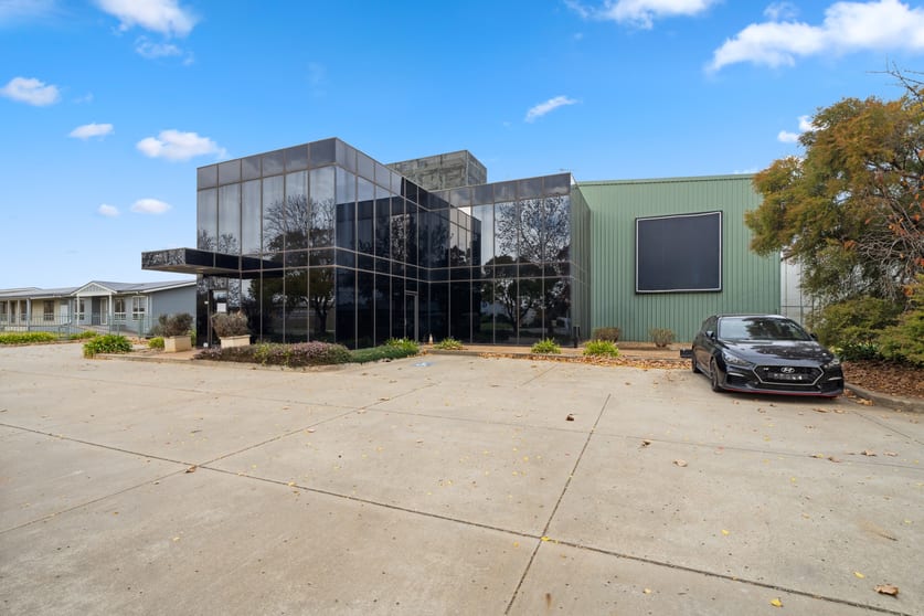 Click to view all images 1/154 Hammond Avenue Wagga Wagga NSW 2650 - Image 3