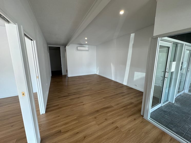 Click to view all images 2/276 Charters Towers Rd Hermit Park QLD 4812 - Image 2