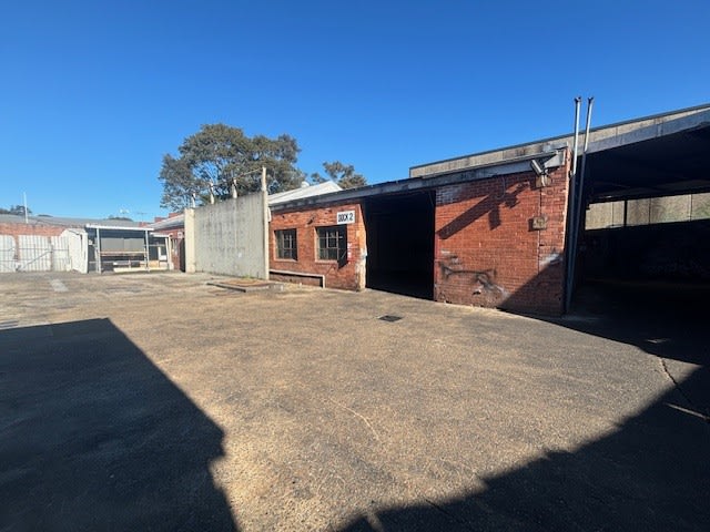 Click to view all images 10 Bellona Avenue Regents Park NSW 2143 - Image 2
