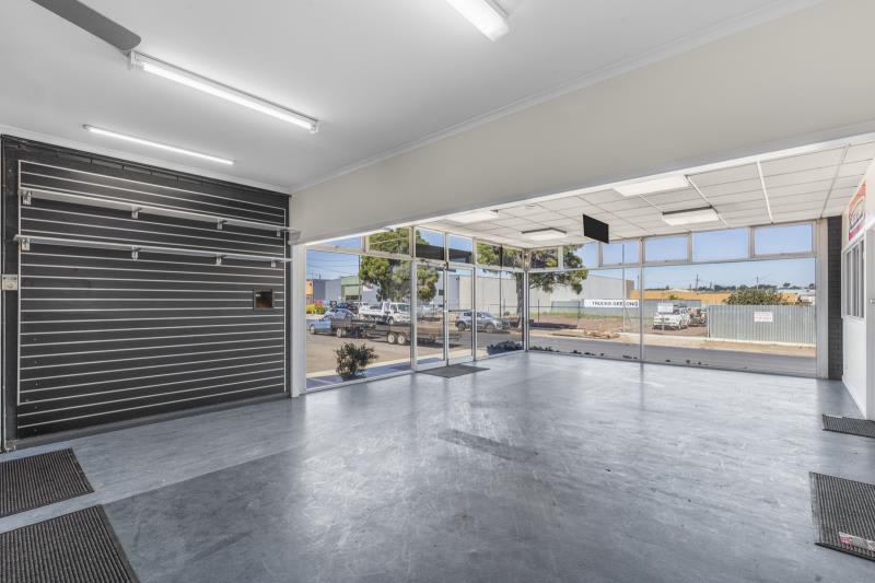 Click to view all images 7-9 & 20-22 Edols Street North Geelong VIC 3215 - Image 3