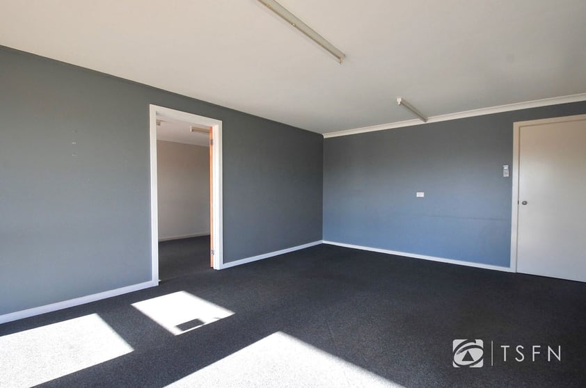 Click to view all images 215 Breen Street Golden Square VIC 3555 - Image 2