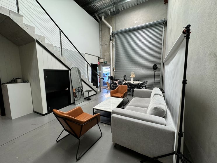 Click to view all images 11/8-18 Wurrook Circuit Caringbah NSW 2229 - Image 2