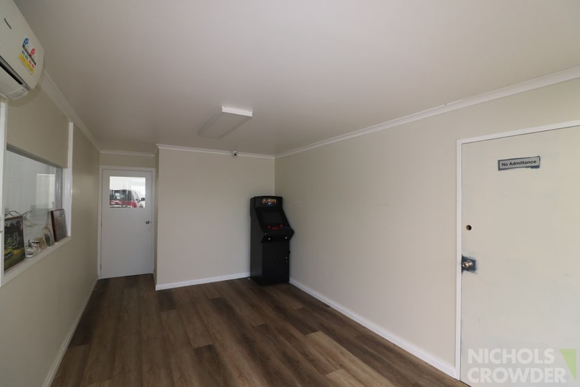 Click to view all images 26 Brett Drive Carrum Downs VIC 3201 - Image 2