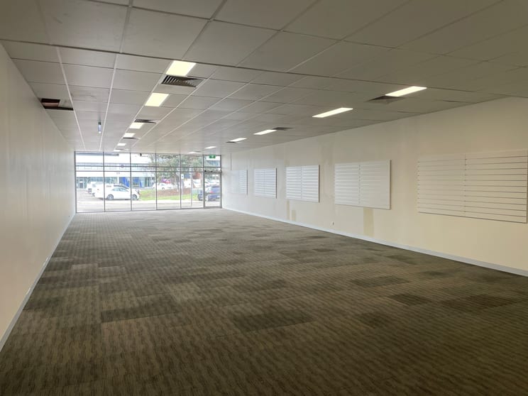 Click to view all images 3/25 Dundas Court Phillip ACT 2606 - Image 3