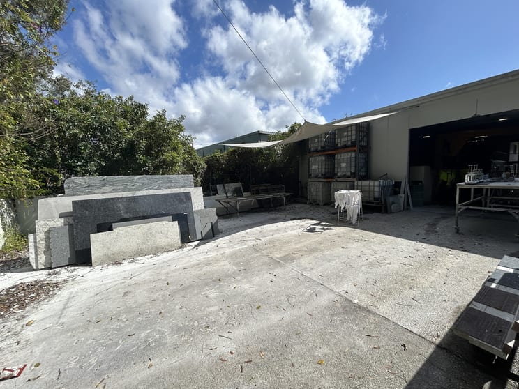 Click to view all images 4 (Rear)/57-63 Shore Street West Cleveland QLD 4163 - Image 3