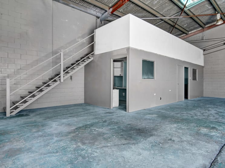 Click to view all images 3/3366 Pacific Highway Springwood QLD 4127 - Image 3