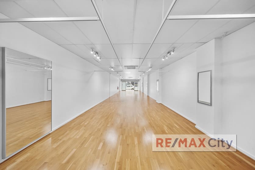 Click to view all images Shop 2/371 Logan Road Stones Corner QLD 4120 - Image 1