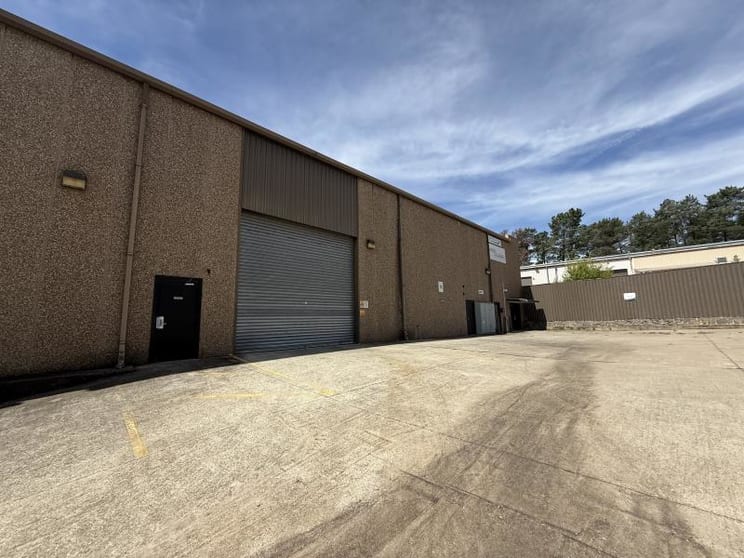 Click to view all images Unit 1/111 Gladstone Street Fyshwick ACT 2609 - Image 2