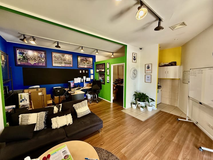 Click to view all images Unit 12/131-135 Old Pacific Highway Oxenford QLD 4210 - Image 2