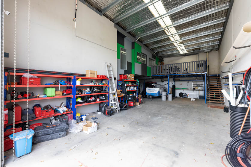 Click to view all images 6/82 Hutchinson Street Burleigh Heads QLD 4220 - Image 2