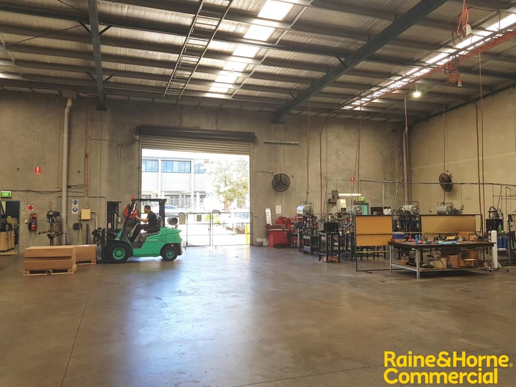 Click to view all images Unit 2/4 Reaghs Farm Road Minto NSW 2566 - Image 2