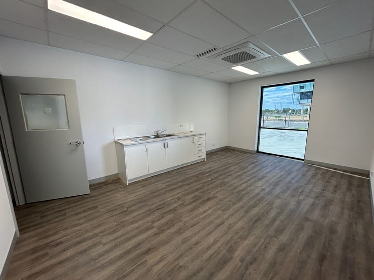 Click to view all images 8 Ayres Road Forrestdale WA 6112 - Image 2