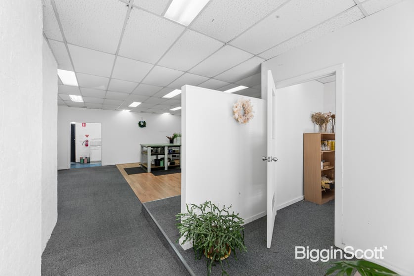 Click to view all images 1/192 Bayswater Rd Bayswater North VIC 3153 - Image 2