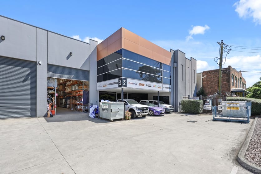 Click to view all images 2/2 Royan Place Bayswater North VIC 3153 - Image 1