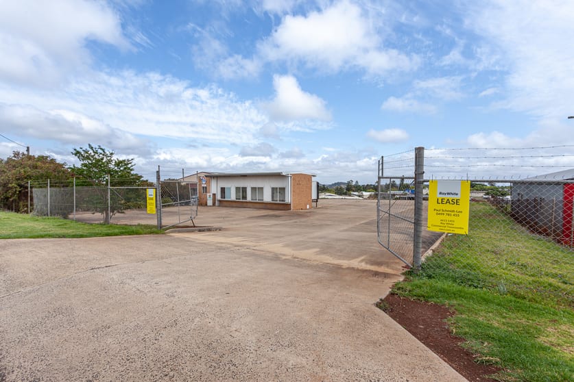 Click to view all images 13-17 Spencer Street Harristown QLD 4350 - Image 2