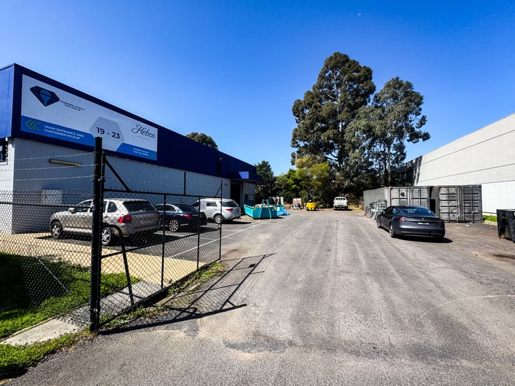 Click to view all images 19-23 Trade Place Vermont VIC 3133 - Image 2