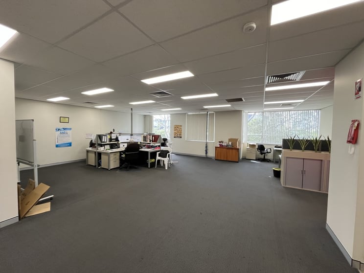 Click to view all images Biz-Point 55-61 Pine Road Yennora NSW 2161 - Image 2