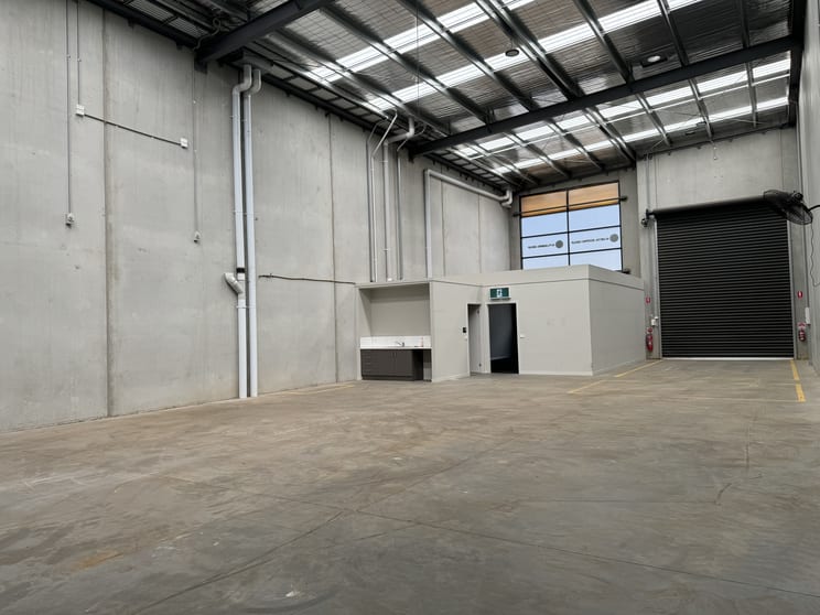 Click to view all images Unit 4, 37 Industrial Circuit Cranbourne West VIC 3977 - Image 3