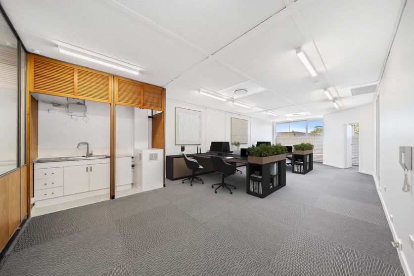 Click to view all images Upstairs 3/137 Sutton Street Redcliffe QLD 4020 - Image 2