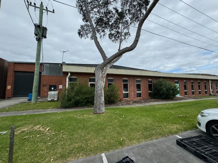 Click to view all images 17-19 Taunton Drive Cheltenham VIC 3192 - Image 1