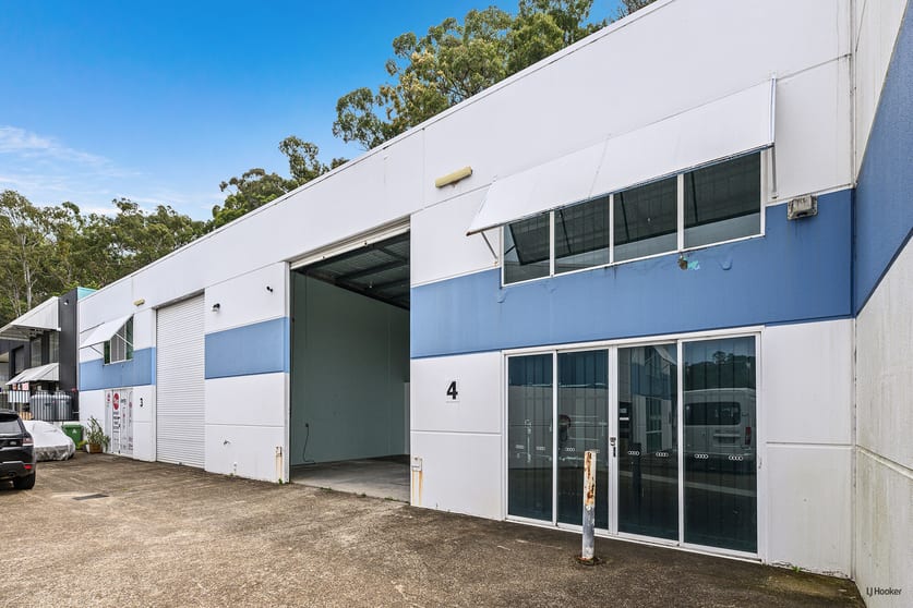 Click to view all images 4/13 Leda Drive Burleigh Heads QLD 4220 - Image 3