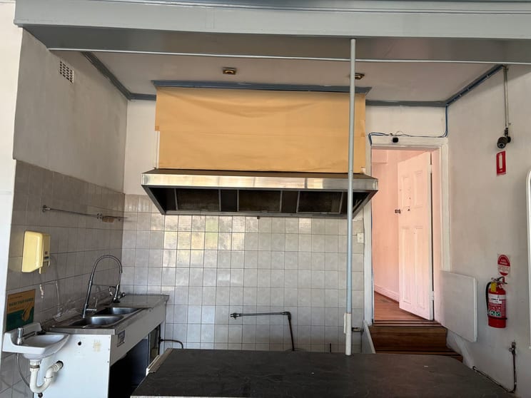 Click to view all images 255 Jasper Road Mckinnon VIC 3204 - Image 3