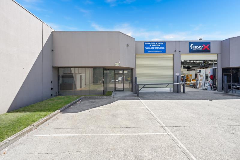 Click to view all images 30 Fiveways Boulevarde Keysborough VIC 3173 - Image 3