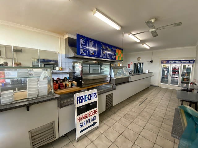 Click to view all images 128 Snell Grove Oak Park VIC 3046 - Image 2