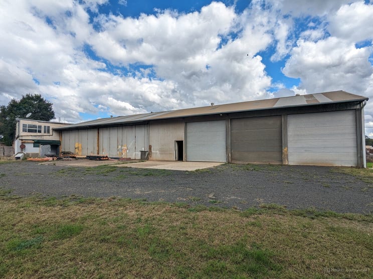 Click to view all images 205 Anzac Avenue Harristown QLD 4350 - Image 3