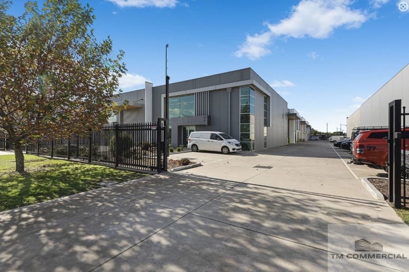 Click to view all images 2/14 Commercial Drive Pakenham VIC 3810 - Image 1